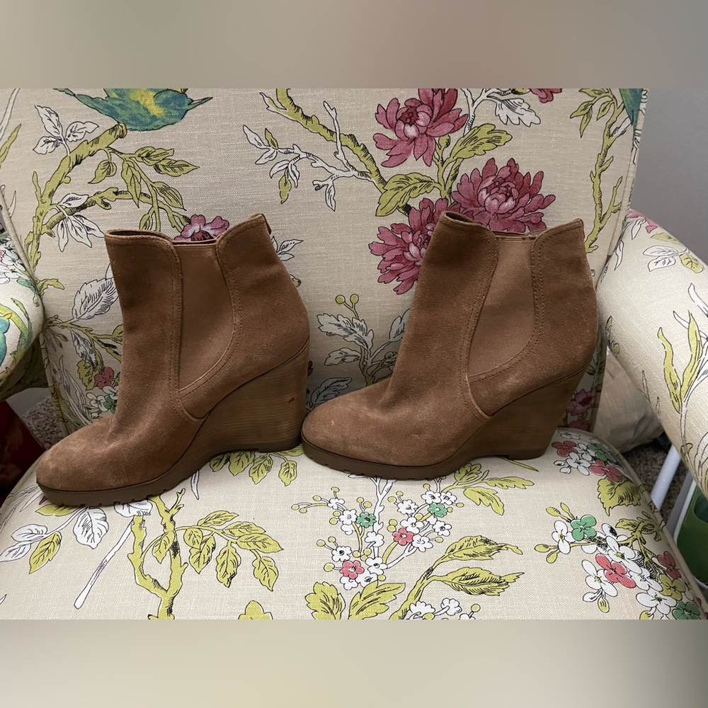 MICHAEL KORS Suede Wedge booties